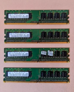 LOT de 4 barrettes de RAM DDR2 512 MB SAMSUNG (PC2), compatible ASUS, ACER, HP...