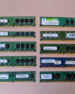 LOT de 8 barrettes de RAM DDR2 1GB (PC2), Hynix, Kingston, Corsair ...