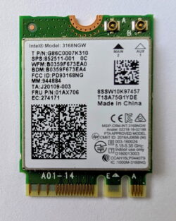 Carte wifi avec étiquette mentionnant les références Intel 3168NGW