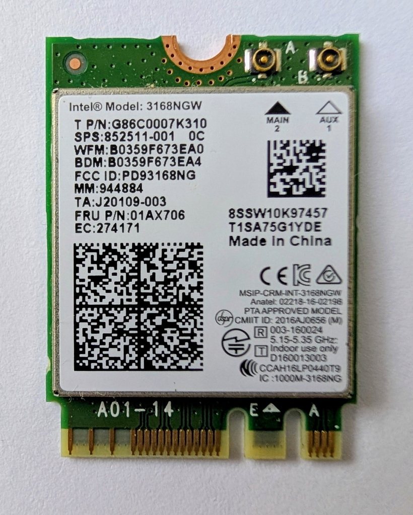 Carte wifi avec étiquette mentionnant les références Intel 3168NGW