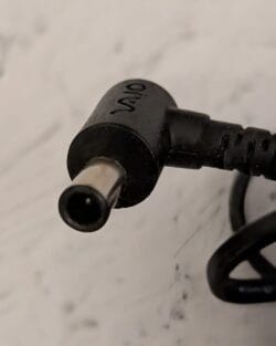 Adaptateur secteur SONY 65 Watts (ADP-65UH A) | Chargeur secteur Original Sony – Image 4