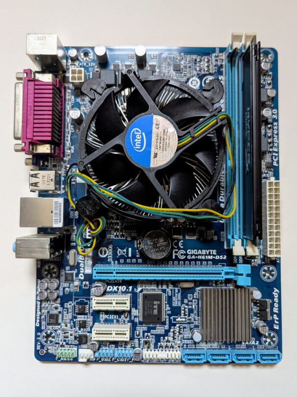 Kit carte mère Gigabyte H61M-DS2 + processeur Intel G2030 + 4Go Ram Kingston – Image 3