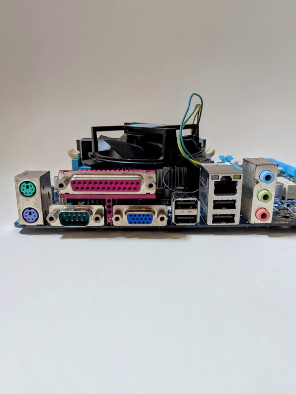 Kit carte mère Gigabyte H61M-DS2 + processeur Intel G2030 + 4Go Ram Kingston – Image 4