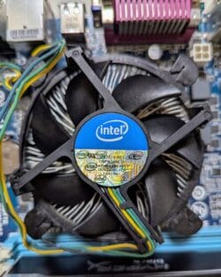 Kit carte mère Gigabyte H61M-DS2 + processeur Intel G2030 + 4Go Ram Kingston – Image 6