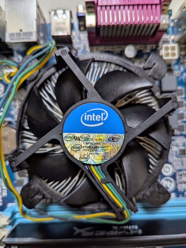 Kit carte mère Gigabyte H61M-DS2 + processeur Intel G2030 + 4Go Ram Kingston – Image 6