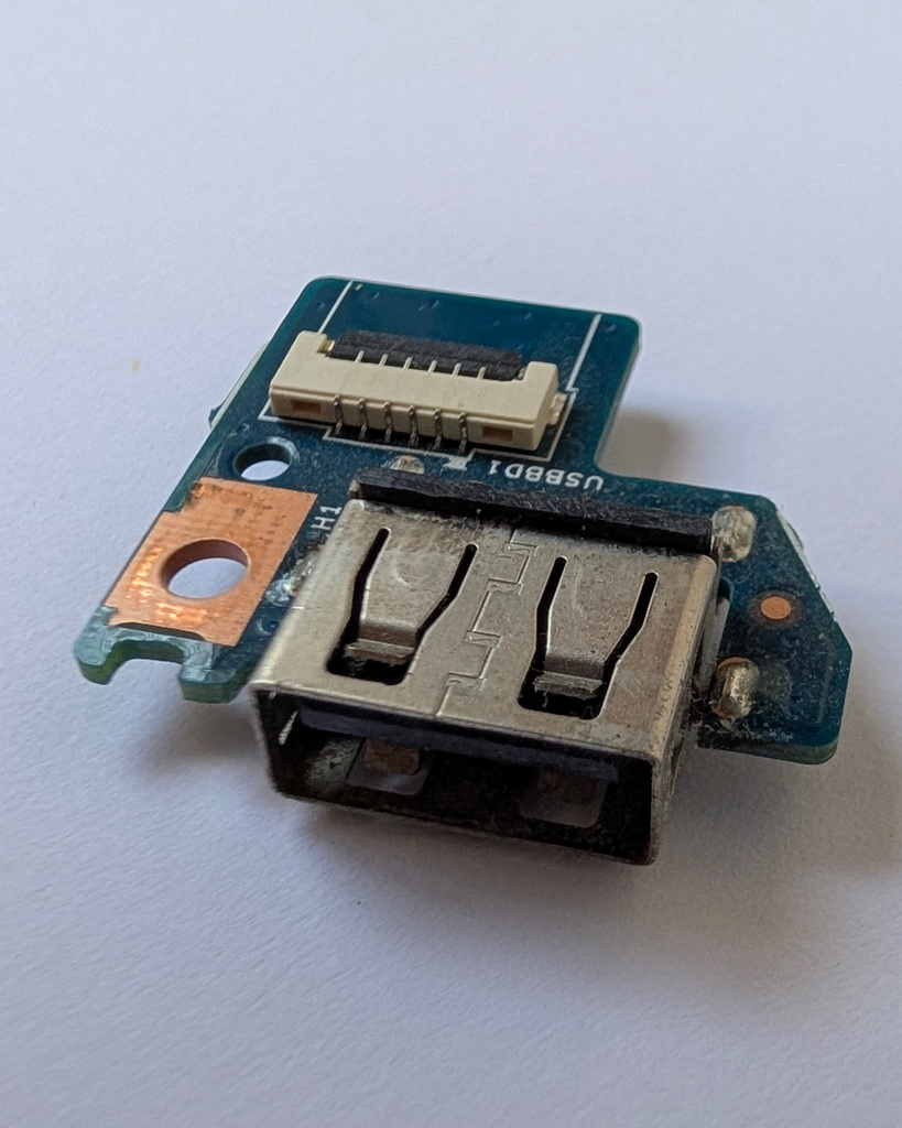 Changez facilement le port USB défectueux de votre PC portable Acer Aspire VN7-572G avec cette carte de remplacement. Composant d'origine 100% compatible