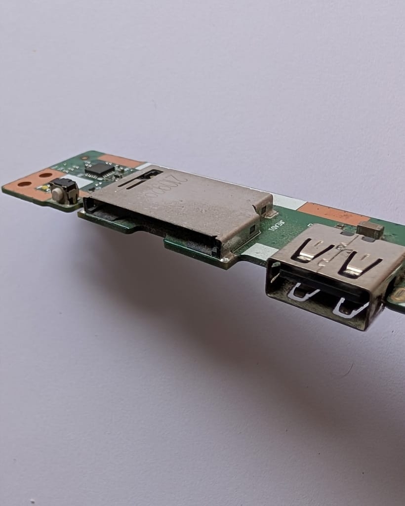 Carte USB-A + Lecteur SD Lenovo IdeaPad 3-15ADA6 / 3-15ALC6 - Réf. 5C50S25182 (HS561 NS-D522) – Image 3
