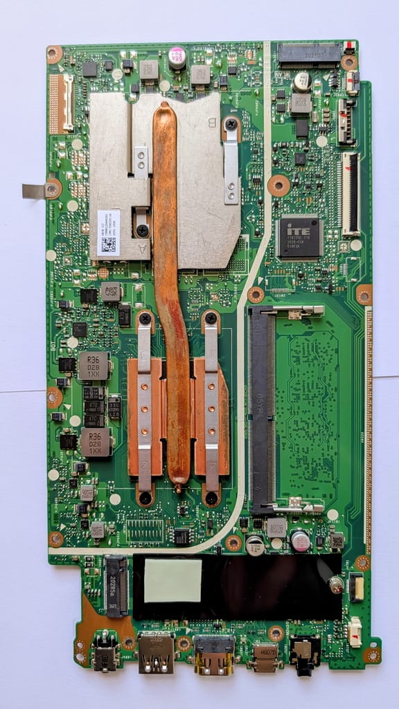 Carte mère Asus VivoBook M712D avec processeur Ryzen 7 3700U et slot RAM DDR4