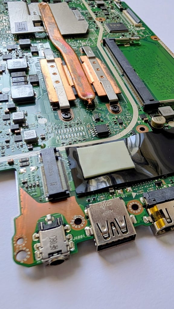 Carte Mère Asus Vivobook M712 M712D X712DA Ryzen 7 3700U - 4Go RAM (60NB0PI0-MB1300) – Image 2