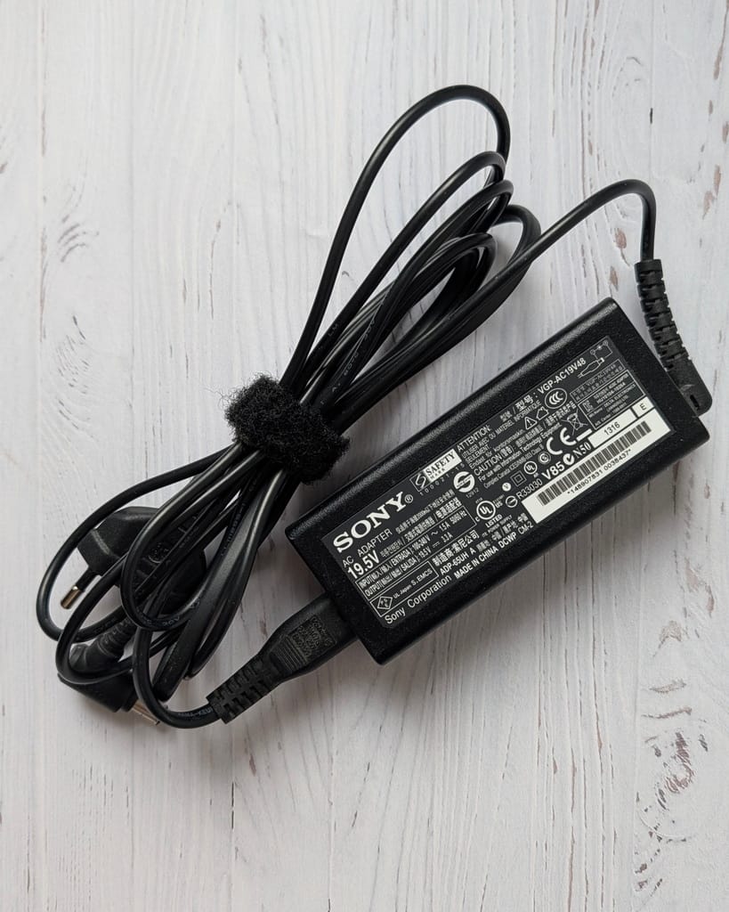 Chargeur secteur bloc d'alimentation d'origine Sony Vaio 19.5V 3.3A 65W VGP-AC19V48 ADP-65UH A d'occasion